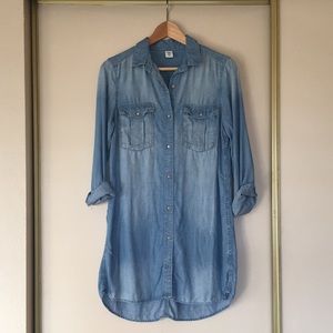 H&M chambray button down pocket dress, size 6